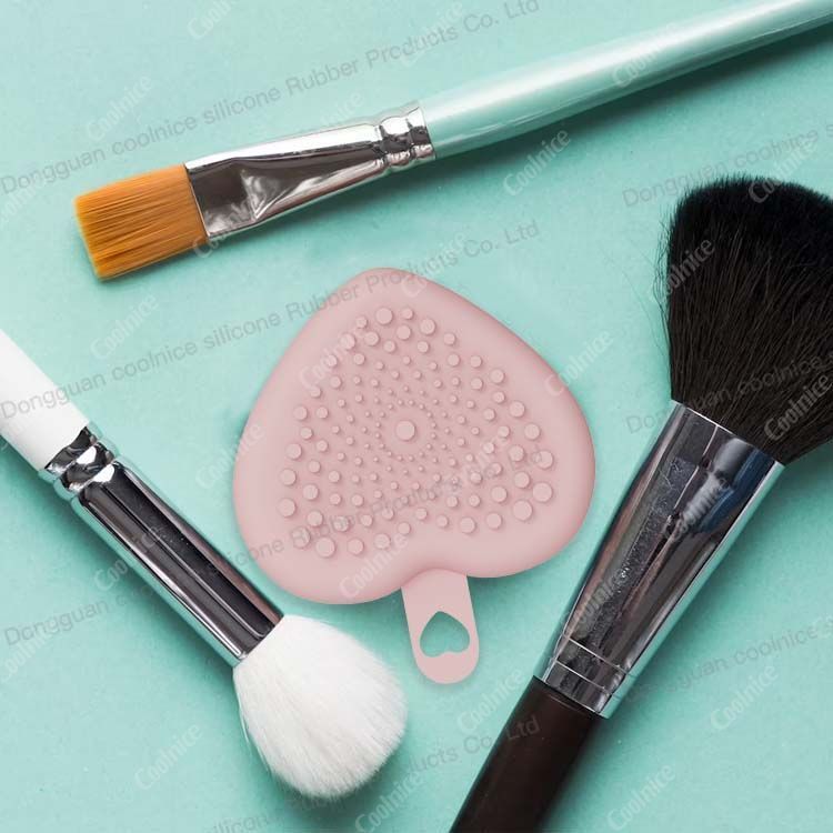 Multifunctional-heart-shaped-facial-cleaning-brush-massage-blackhead-acne-silicone-makeup-brush-cleaning-tool-holder