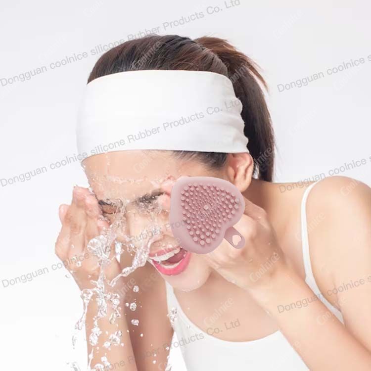 Multifunctional-heart-shaped-facial-cleaning-brush-massage-blackhead-acne-silicone-makeup-brush-cleaning-tool-holder